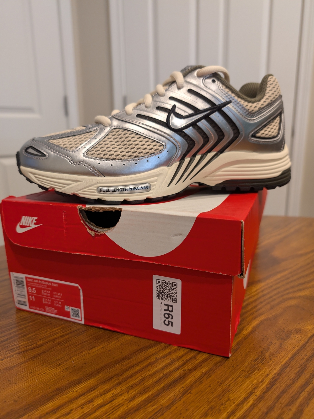 Nike Air Pegasus 2005!! Size 9.5 Men Or 11 Women